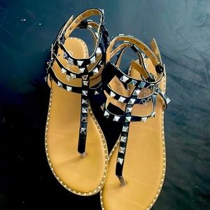 Forever sandals from Avara boutique never worn size 8